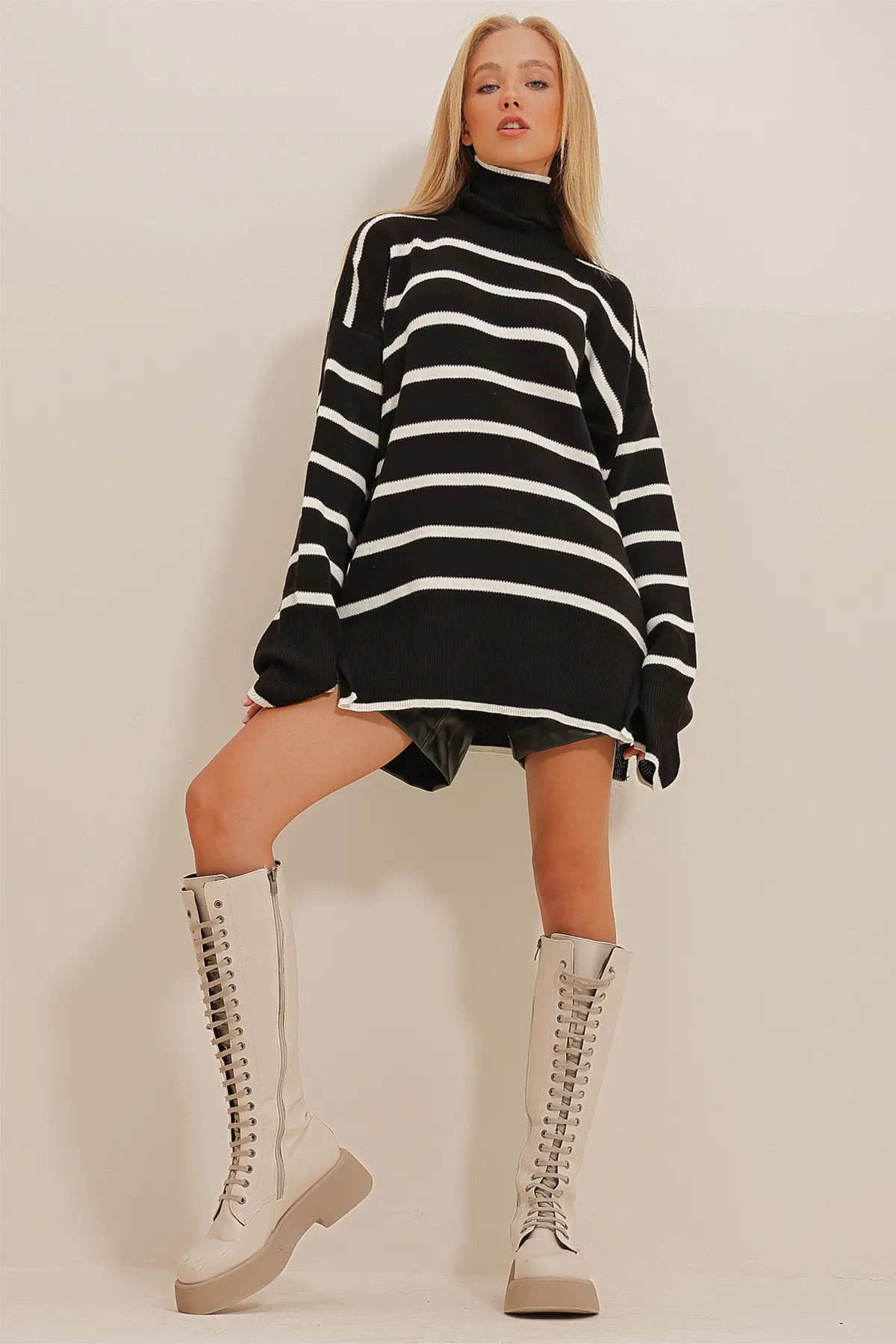 Trend Alaçatı Stili  Pullover - Schwarz - Oversized