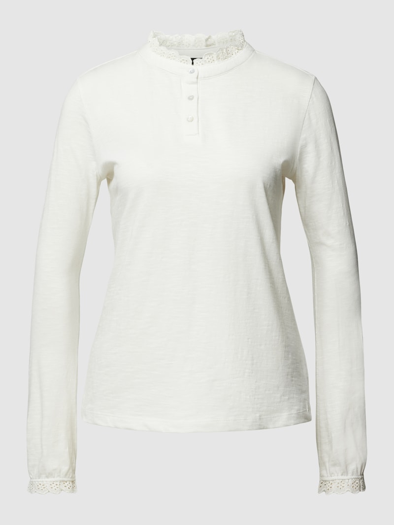 Longsleeve mit Spitzenbesatz und kurzer Knopfleiste in offwhite