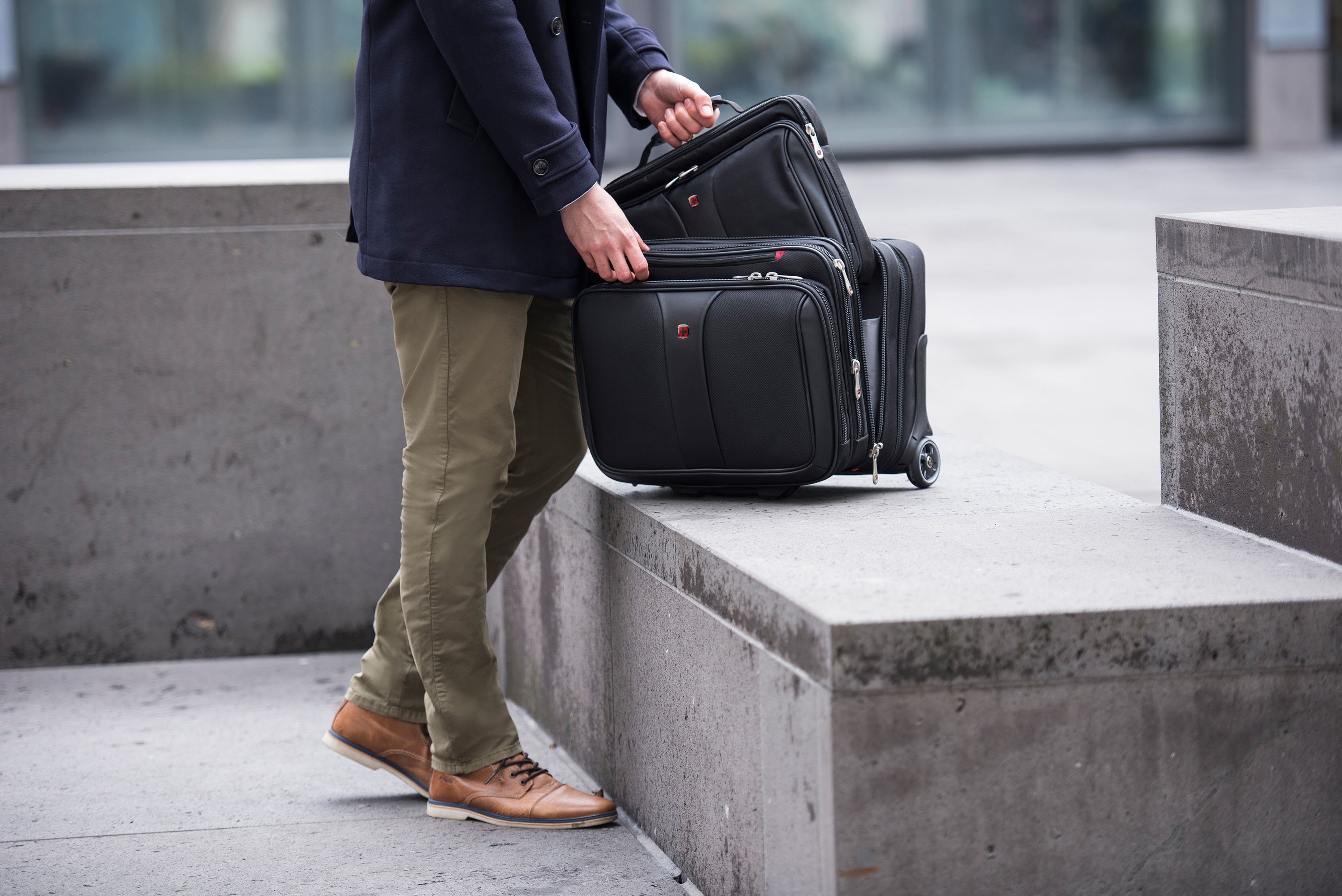 Wenger Business-Trolley Patriot II, schwarz, 2 Rollen, mit 17,3-Zoll Laptopfach & abnehmb. Tasche für Laptops bis 15,6-Zoll