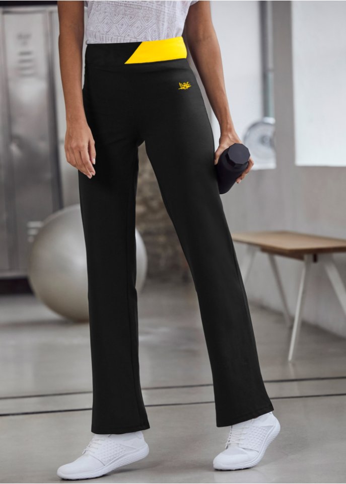 Sporthose aus Baumwolle, ausgestellt