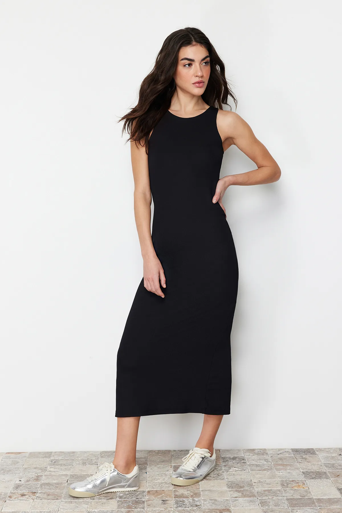 Trendyol Collection  Schwarzes, figurbetontes Neckholder-Maxikleid mit flexiblem Strick-Maxi-Bleistiftkleid TWOSS24EL00186