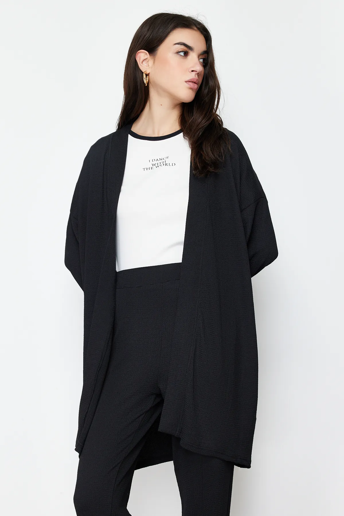 Trendyol Modest  Schwarzes Set aus gestricktem Oberteil und Unterteil in Wickeloptik TCTSS24US00045