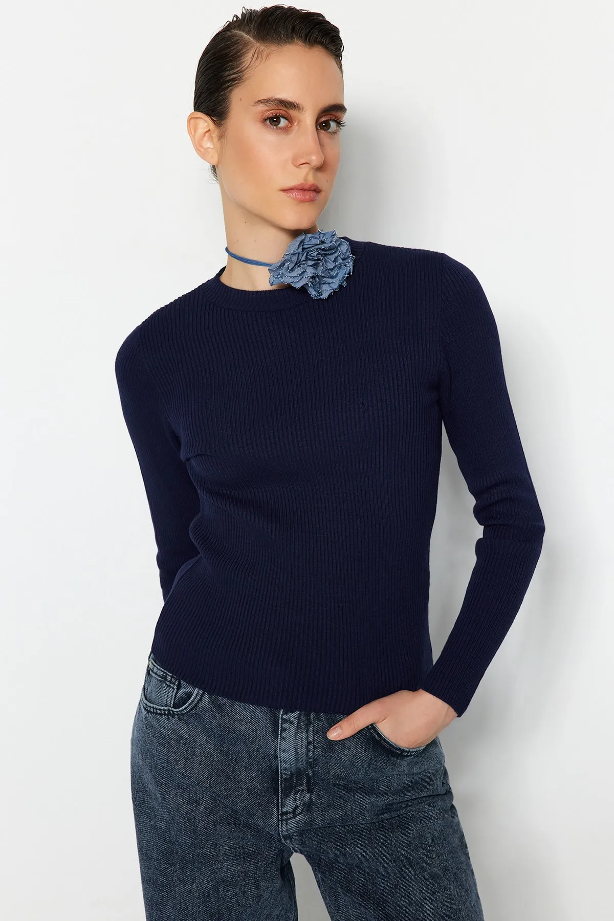 Trendyol Collection  Marineblauer Basic Strickpullover mit Kordelzug TWOAW22KZ1708