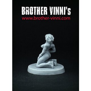 Girl in Chains (28 mm)