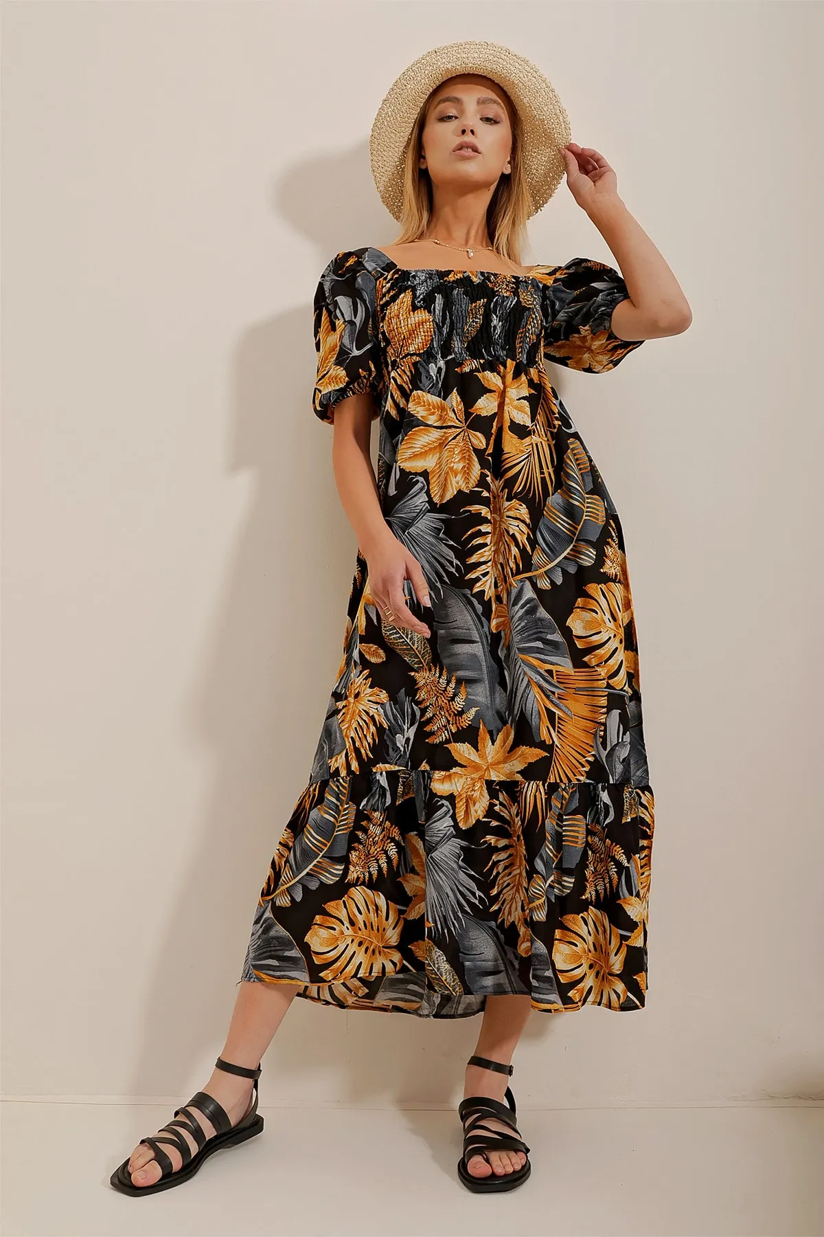Trend Alaçatı Stili  Senfschwarzes, glitzerndes Kleid mit quadratischem Kragen und Rüschen in Midilänge für Damen aus gemusterter, gewebter Viskose ALC-X10338