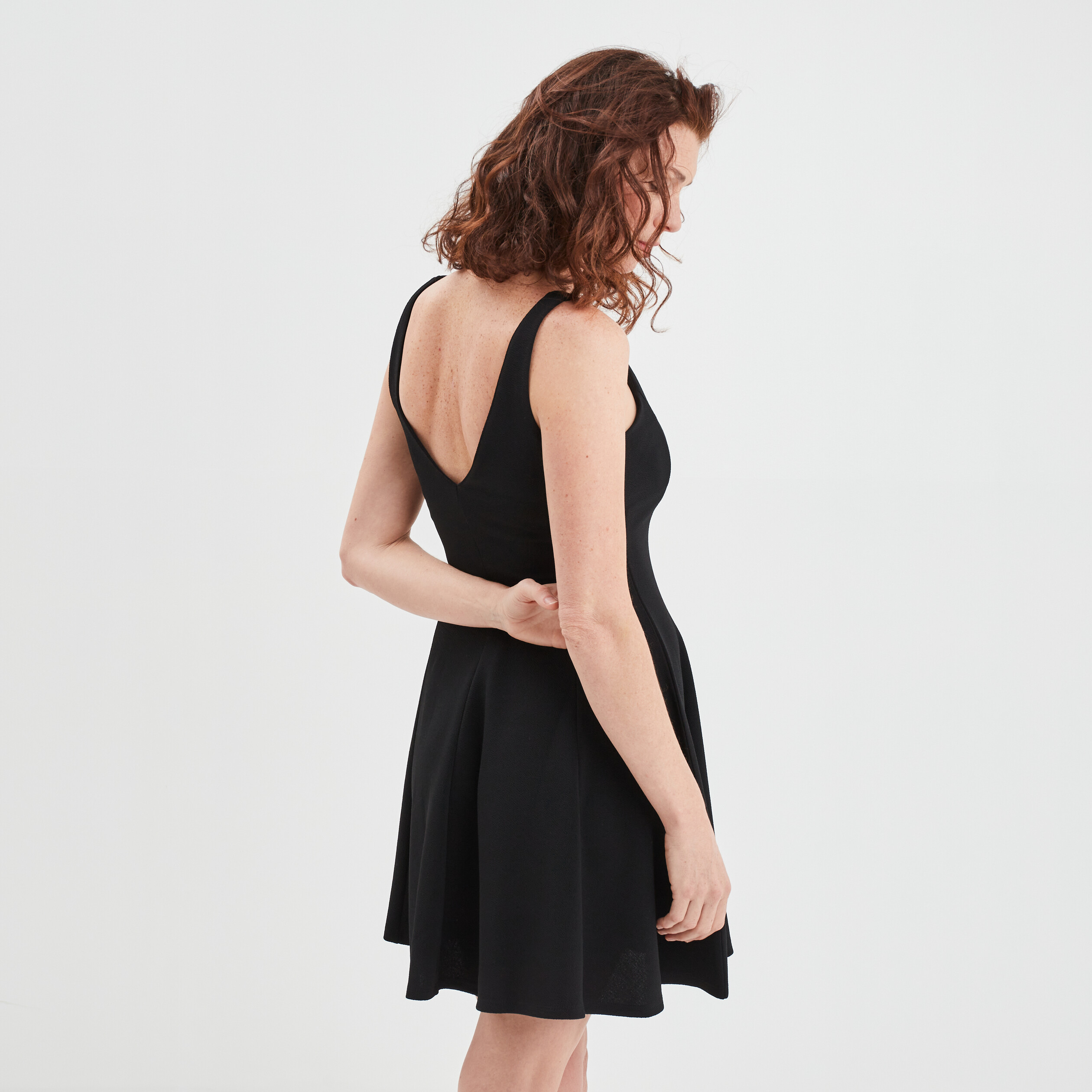 Robe patineuse courte avec col en V noir femme | La Halle