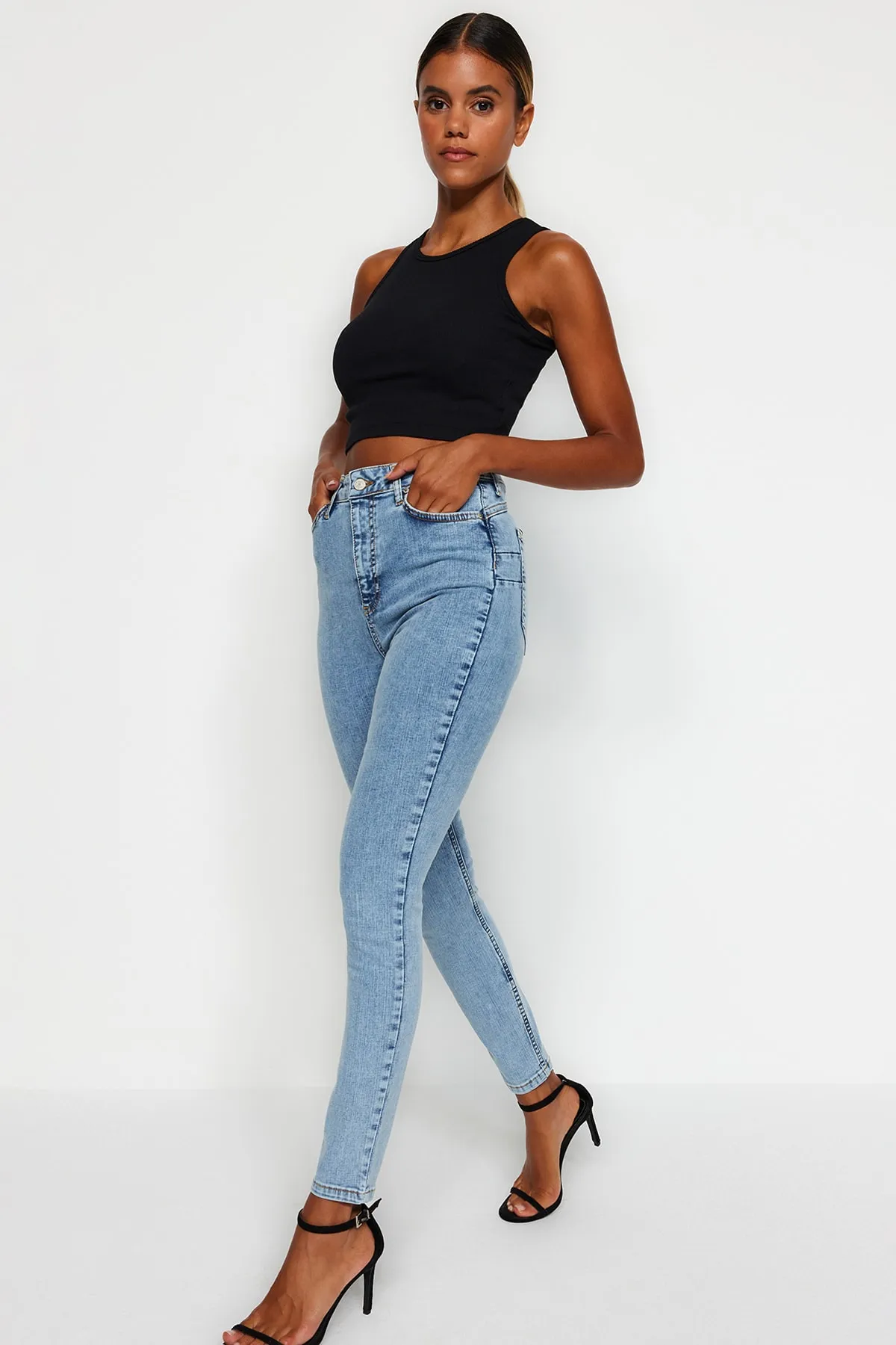Trendyol Collection  Hellblauer Push-Up-Skinny mit hoher Taille TWOSS23JE00078