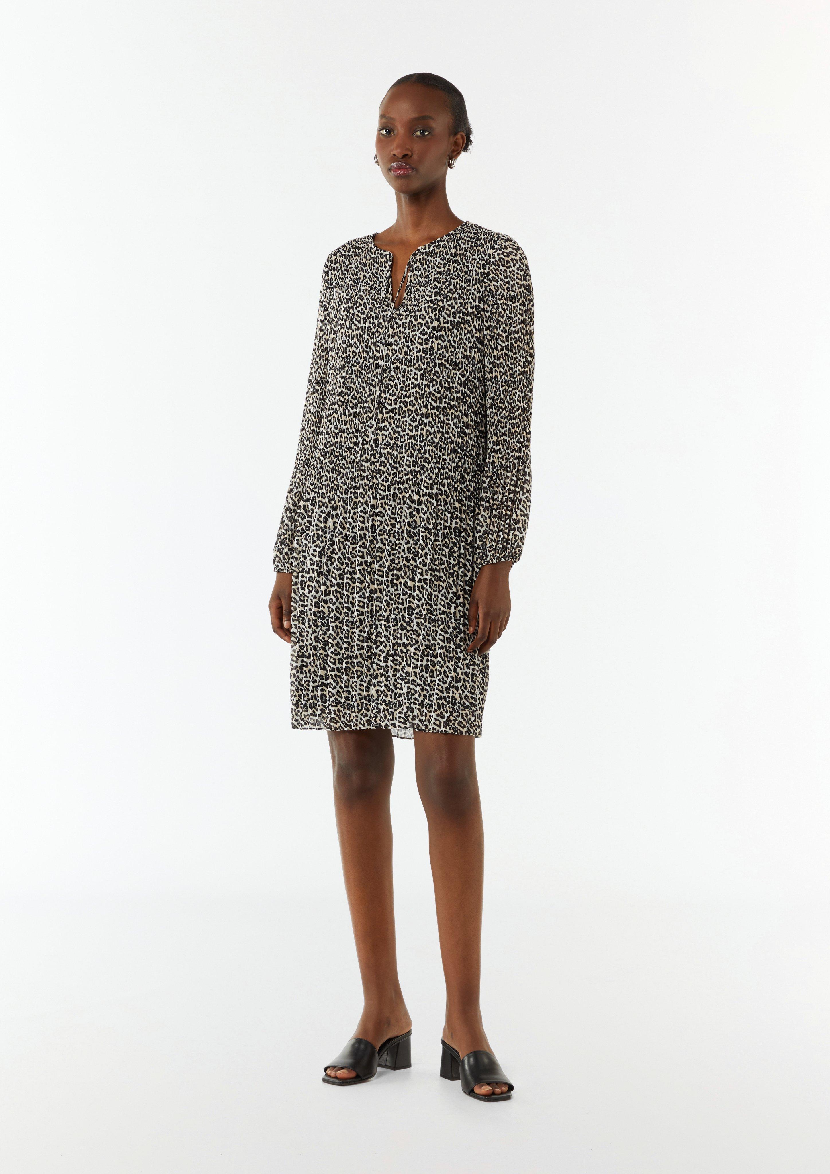 Plissiertes Chiffon-Kleid mit Leo-Print - beige