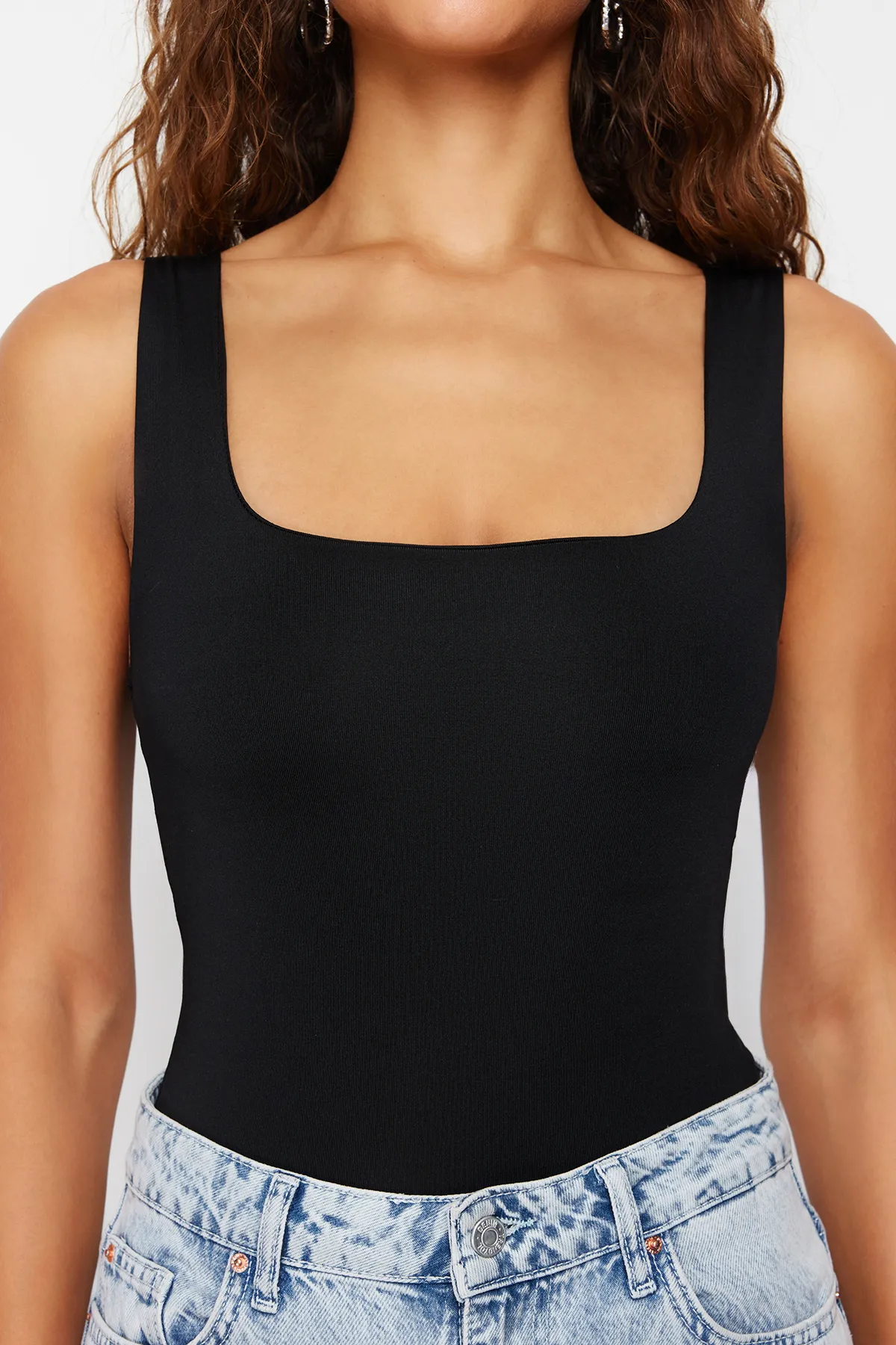 Trendyol Collection  Schwarzer, taillierter/körperanliegender Rücken, detaillierter, quadratischer Kragen, flexibler Strickbody mit Druckknöpfen TWOSS24BD00026