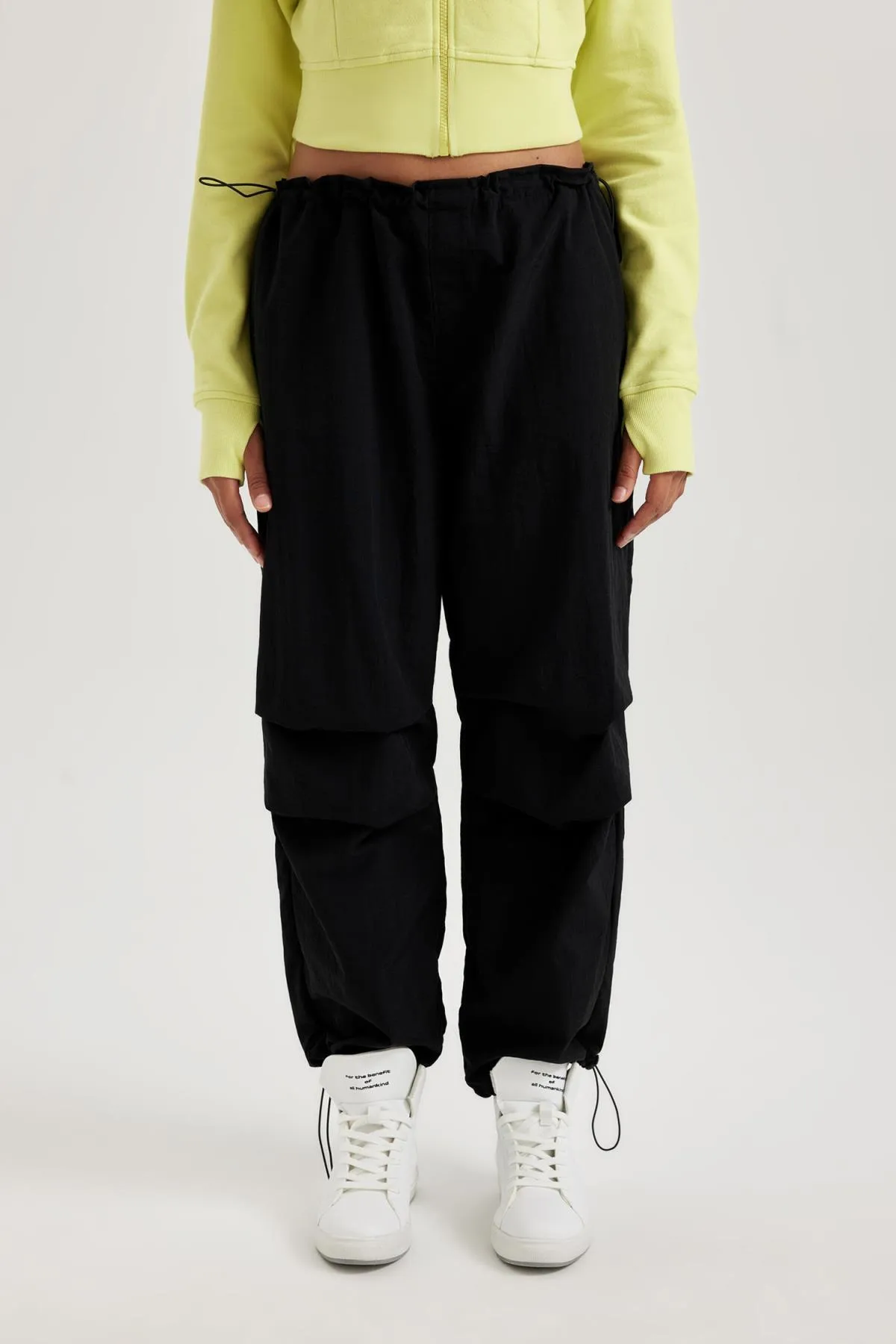 DeFacto  Lange Jogginghose mit elastischem Bein und Fallschirmtaschen-Passform
