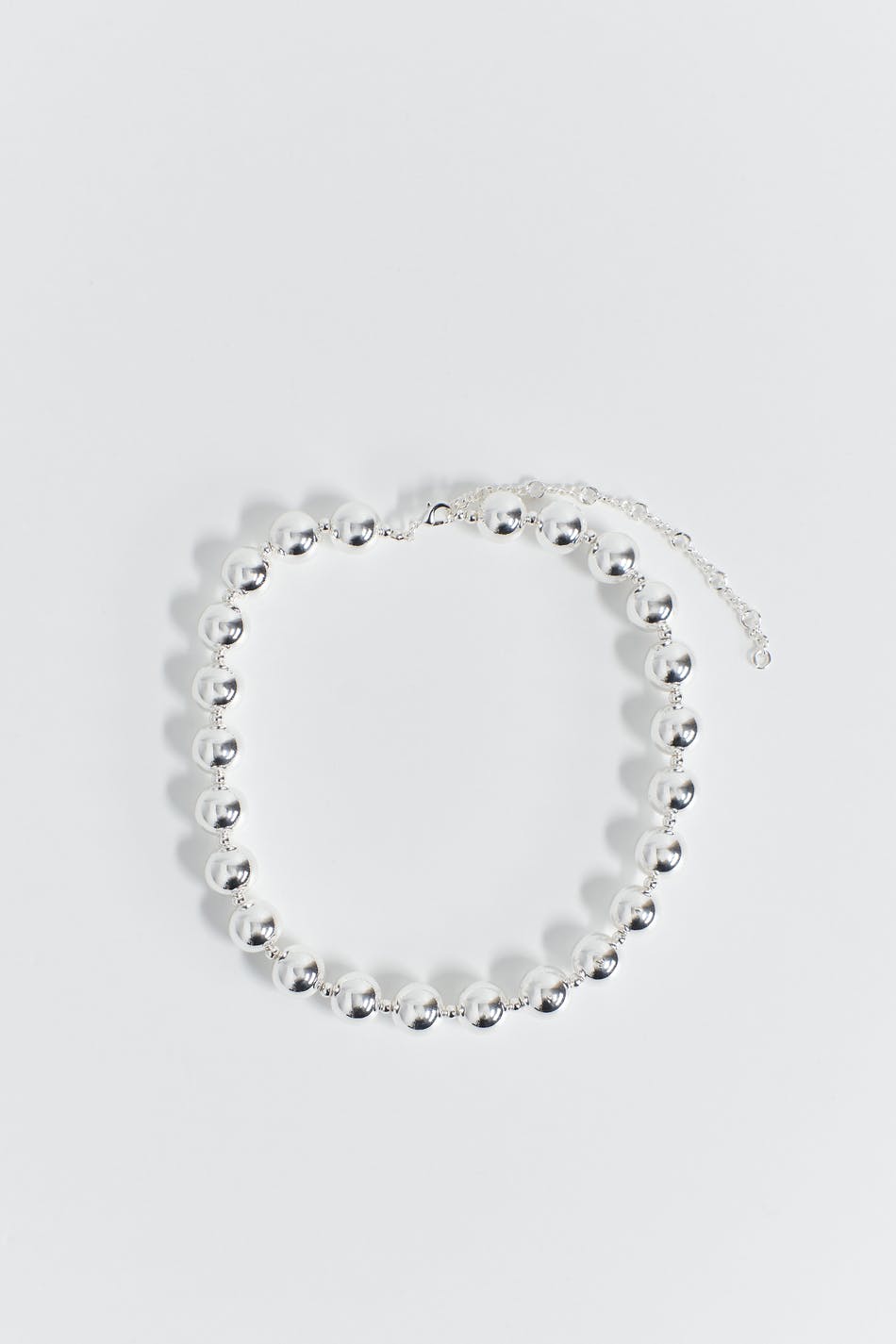 Silver pearl necklace
