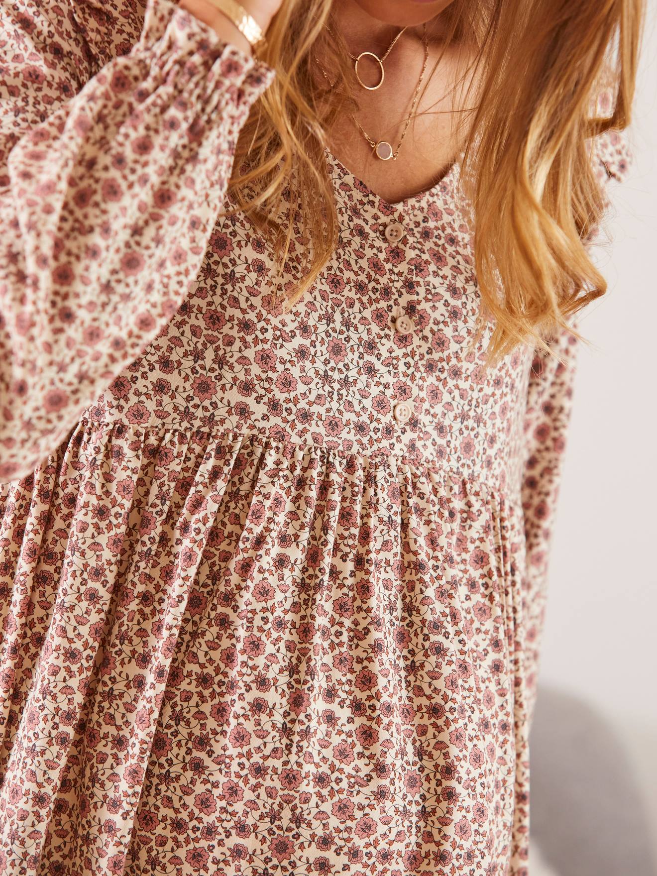 Robe de grossesse imprimée et volantée beige fleuri