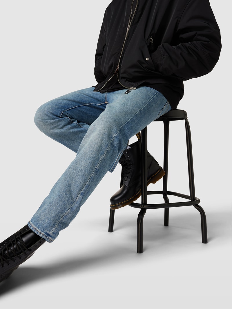 Jeans mit Label-Patch in jeans