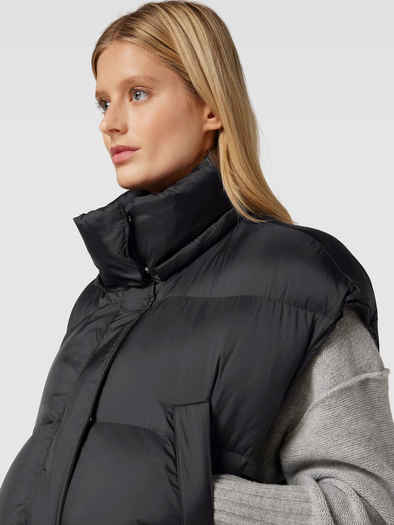 Steppweste mit Stehkragen und Eingrifftaschen in schwarz