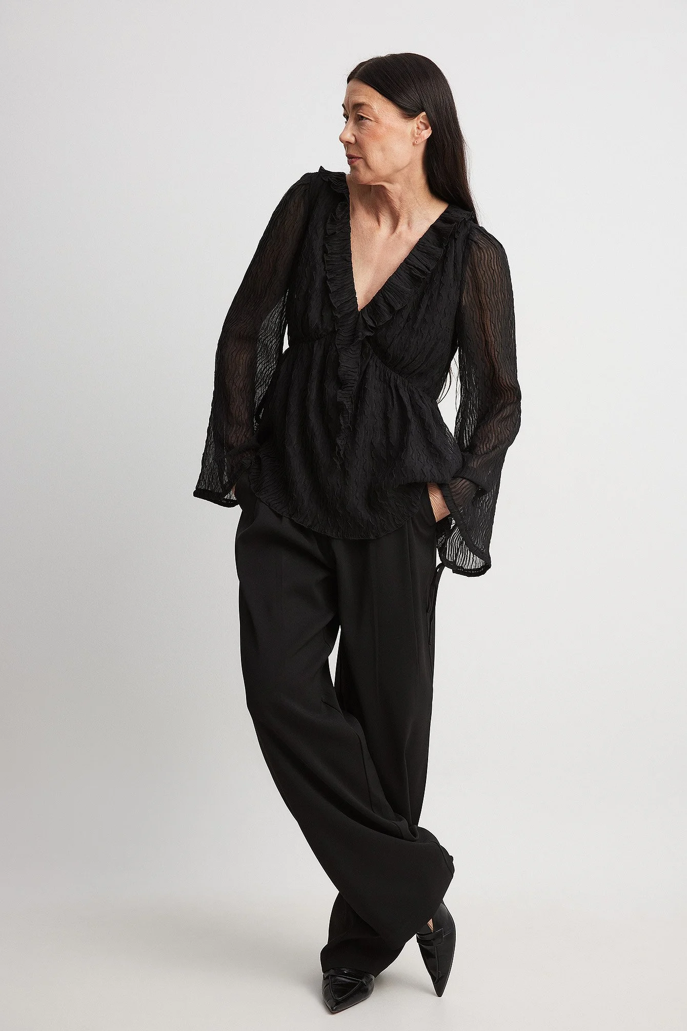 Chiffonbluse mit V-Ausschnitt und Rüschendetail