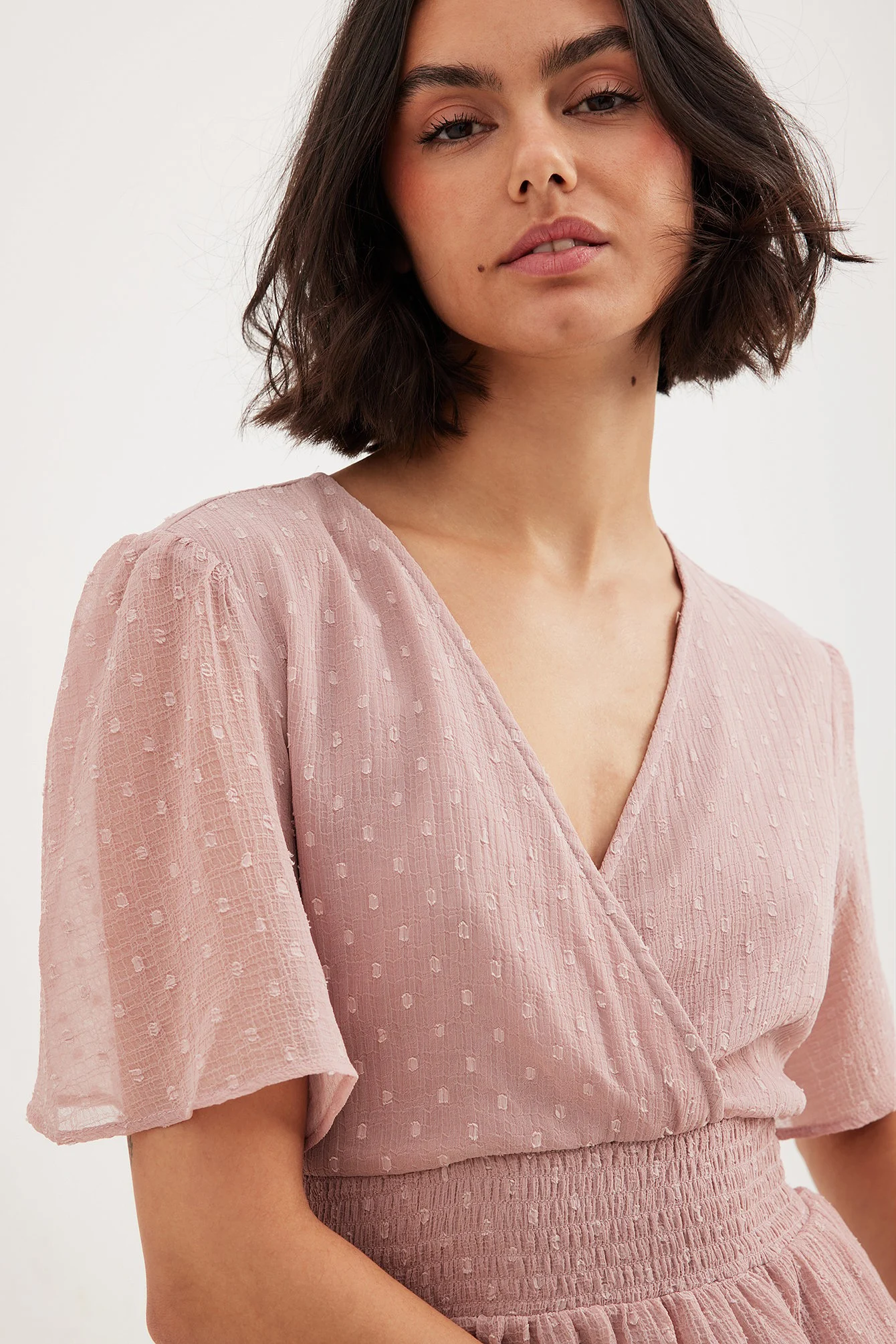 Recyceltes Smocked-Dobby-Kleid mit Rüschen