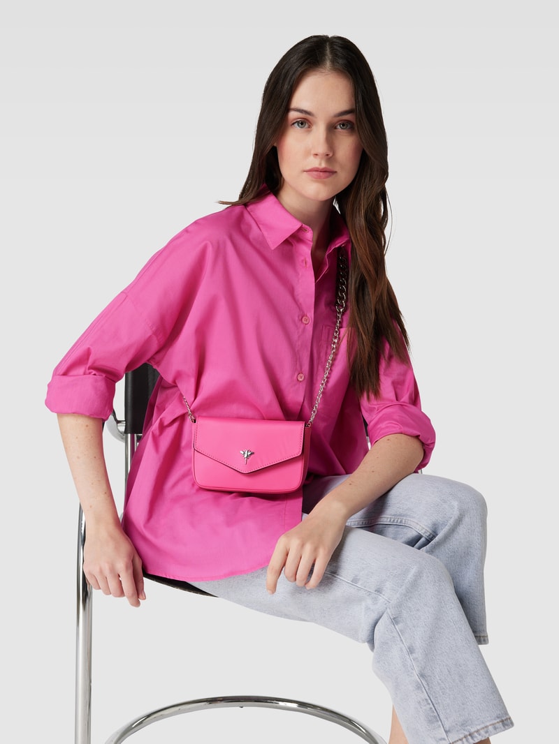 Micro Bag mit Camouflage-Muster in pink