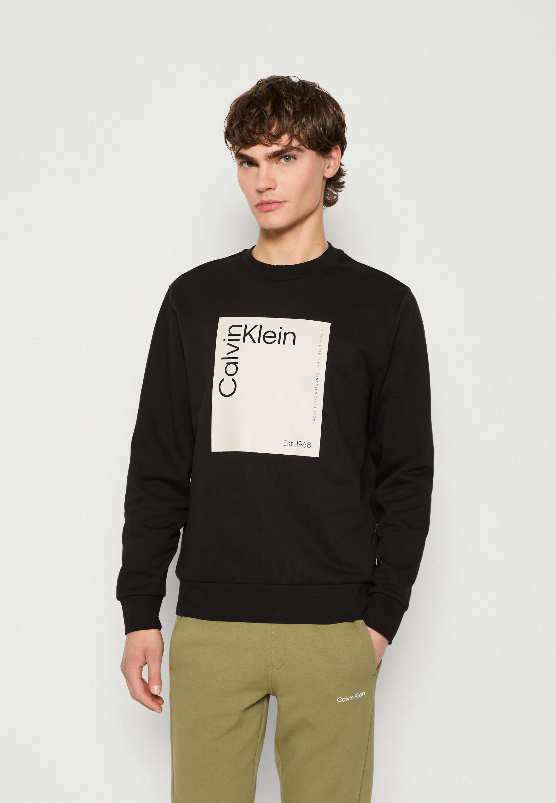 Sudadera Calvin Klein con logotipo cuadrado