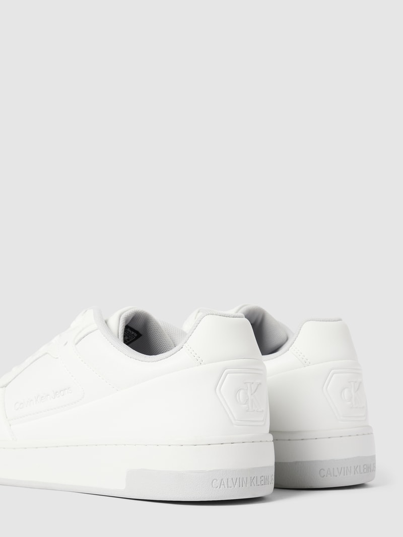 Sneaker mit Label-Detail Modell 'BASKET' in weiss