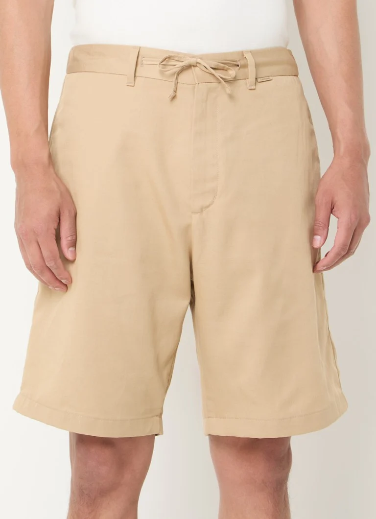 Pantaloni chino cu croi larg, vopsiți în masă, de la Calvin Klein, confecționați dintr-un amestec de in.