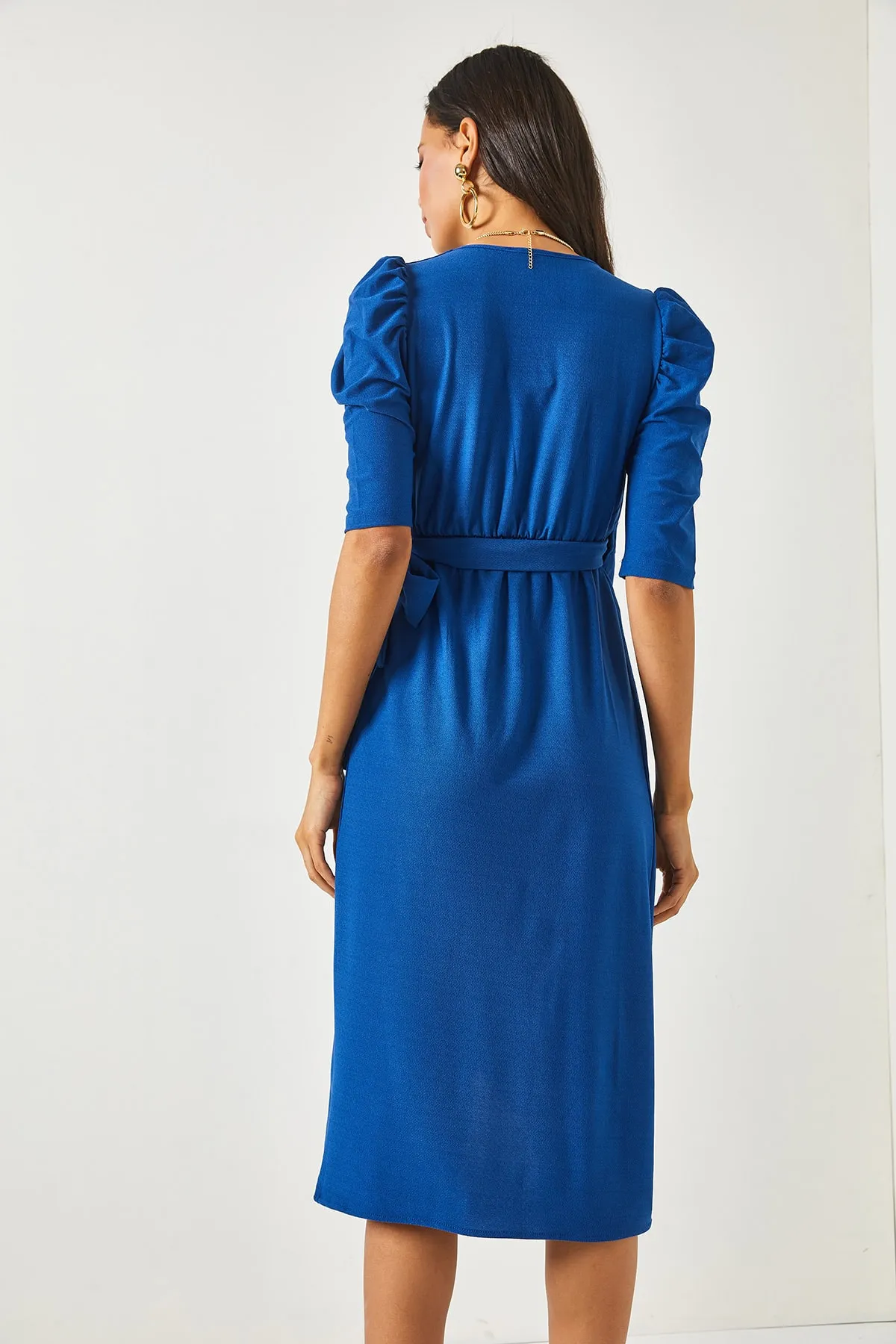 Olalook  Indigofarbenes, zweireihiges Kleid mit Wickelrock und Gürtel für Damen ELB-19001842