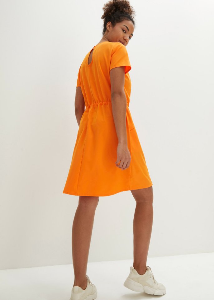 Schnelltrocknendes Kleid aus Funktionsmaterial