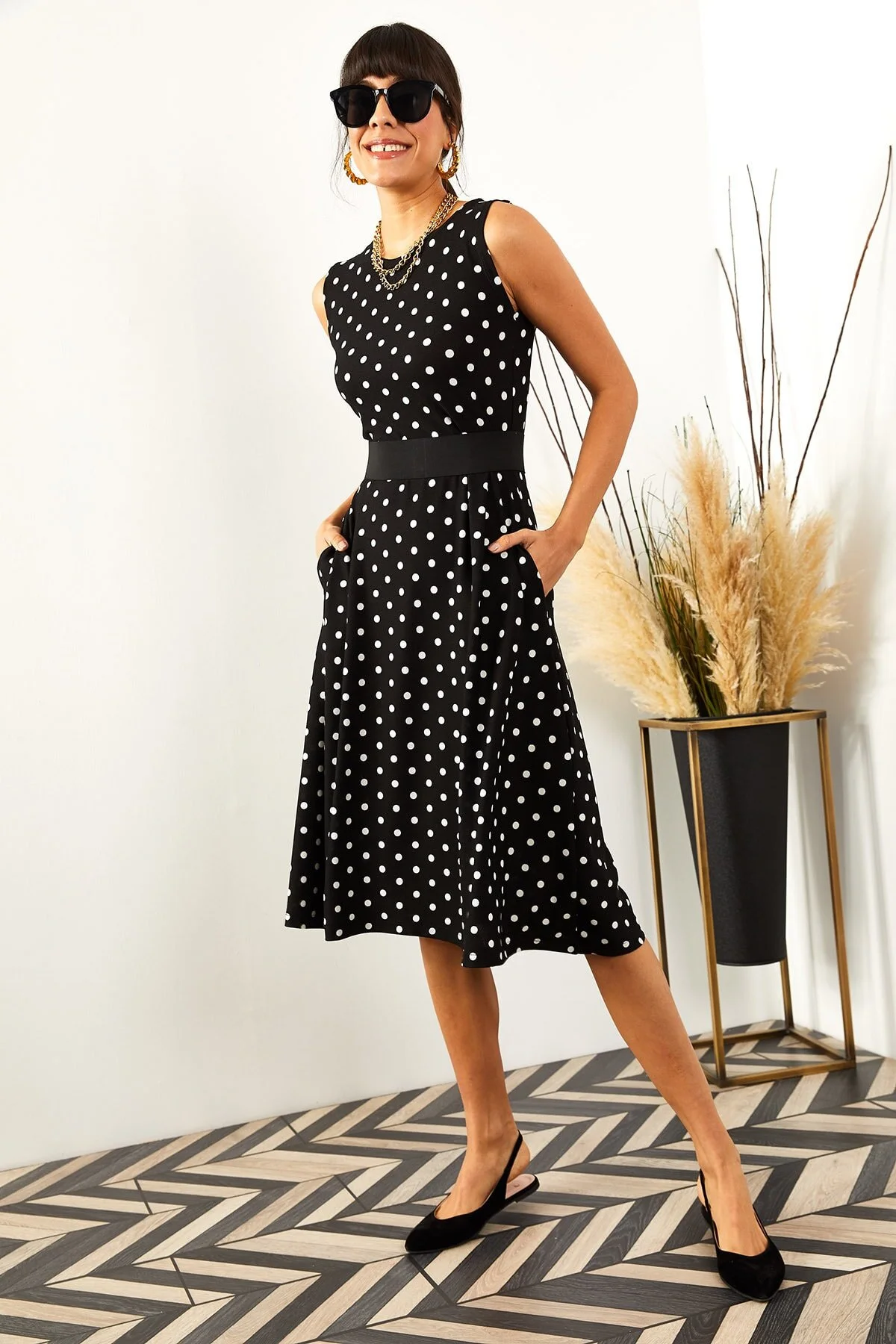 Olalook  Schwarzes, gepunktetes, ausgestelltes Damenkleid mit Taschen ELB-19000480