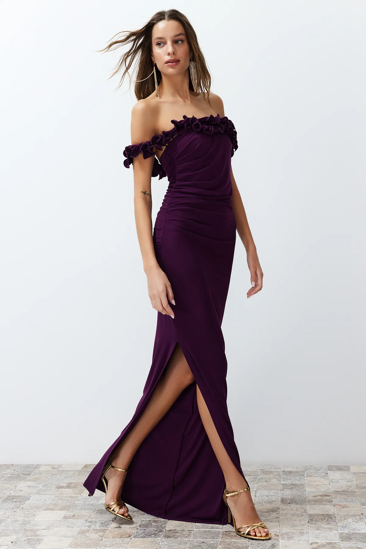 Trendyol Collection  Pflaumenfarbenes, körperbetontes, gestricktes langes Abendkleid TPRSS24AE00082