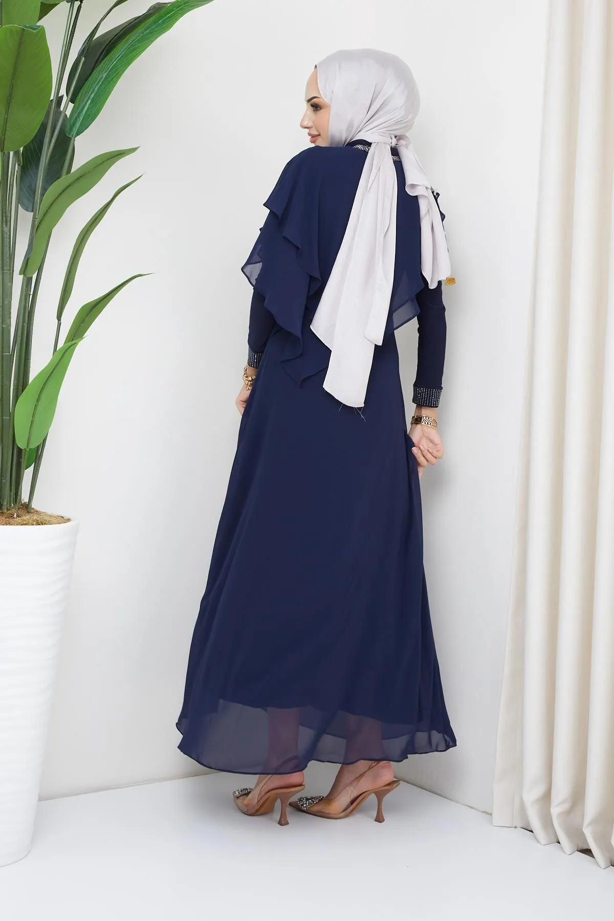 Olcay  Chiffon-Hijab-Abendkleid mit Stein- und Schwungraddetails, DUNKELBLAU 1651