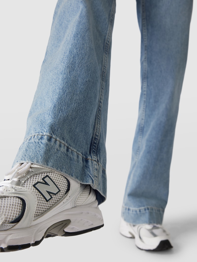 Flared Jeans mit Kontrastnähten in blau