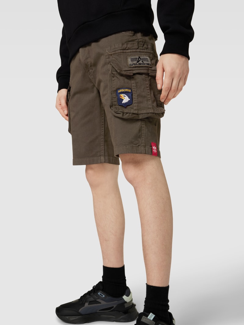 Bermudas mit Label-Details in anthrazit