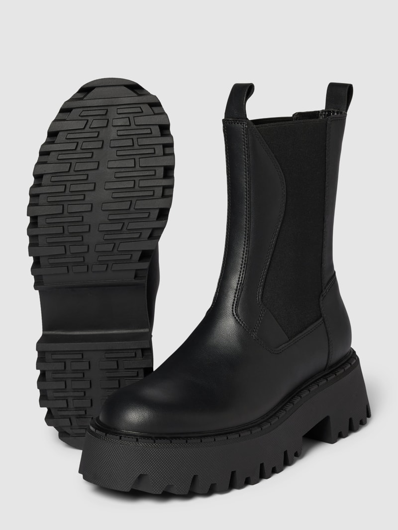 Chelsea Boots mit elastischem Einsatz in schwarz
