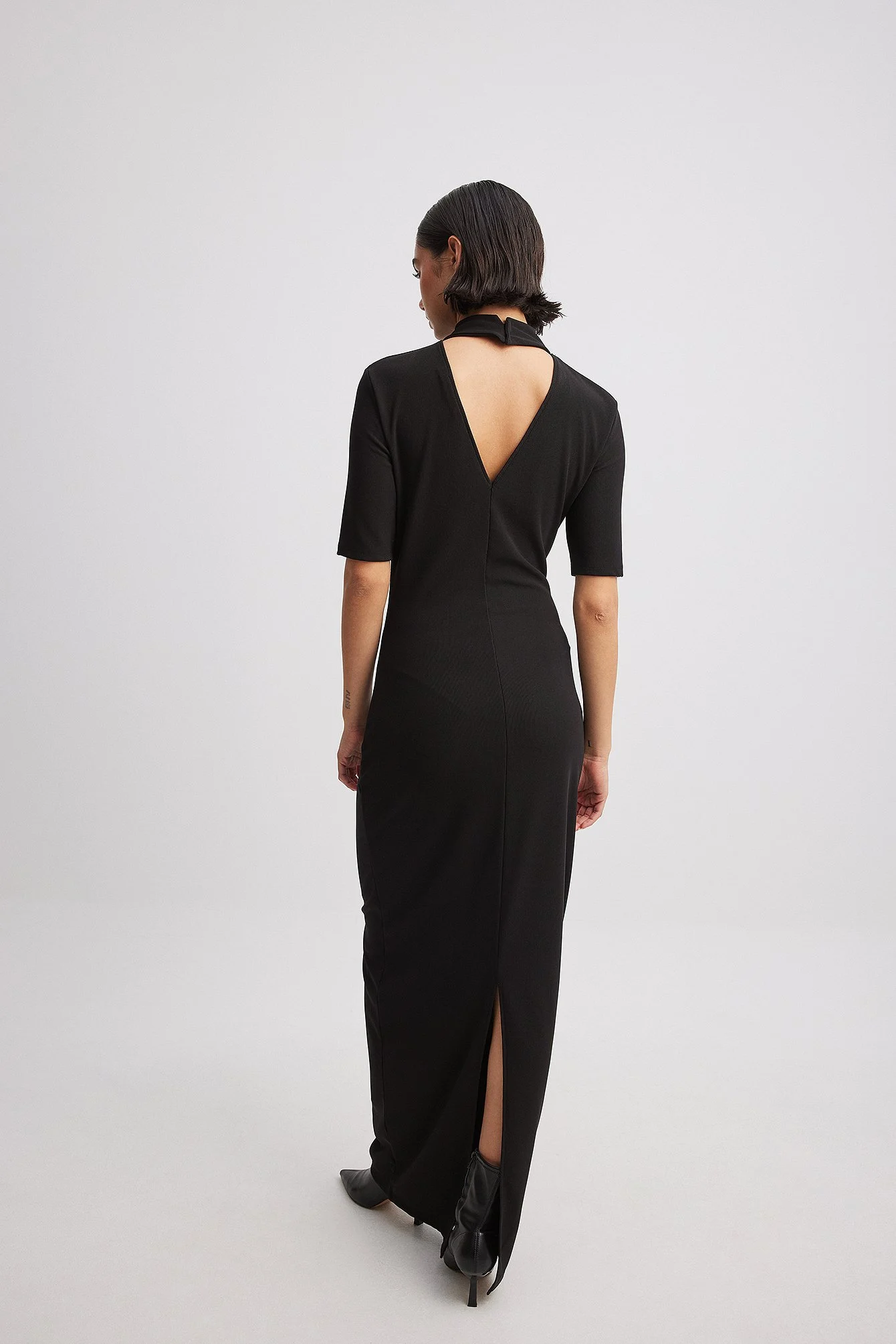 Maxikleid mit Cut-out hinten