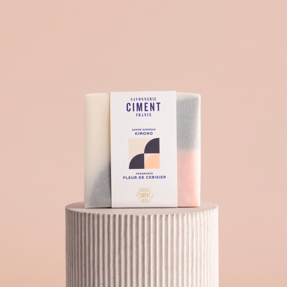ciment KIMONO Savon surgras corps motif Kimono - Fragrance Fleur cerisier Savon solide 100g