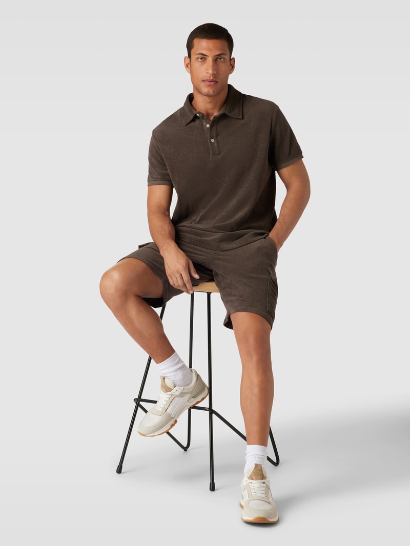 Poloshirt mit Label-Patch in mittelbraun