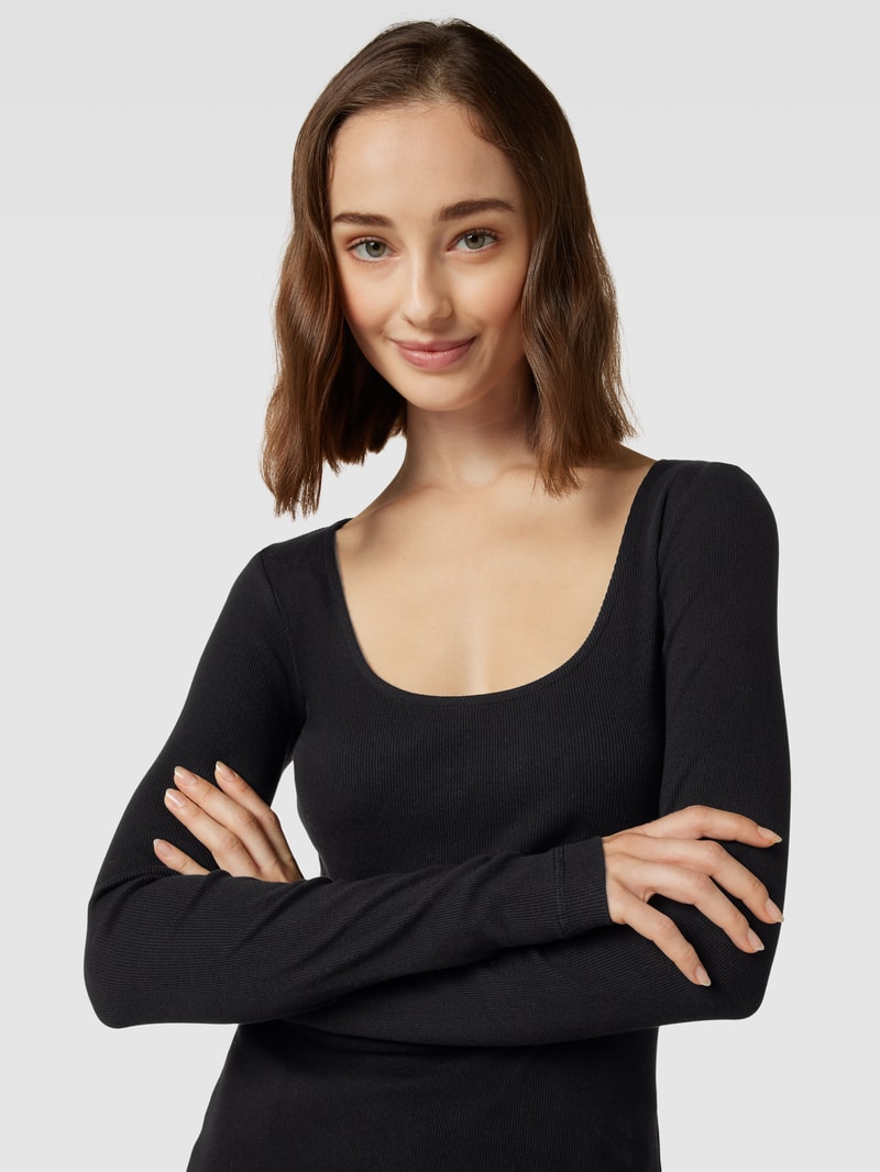 Longsleeve mit tiefem Rundhalsausschnitt in schwarz