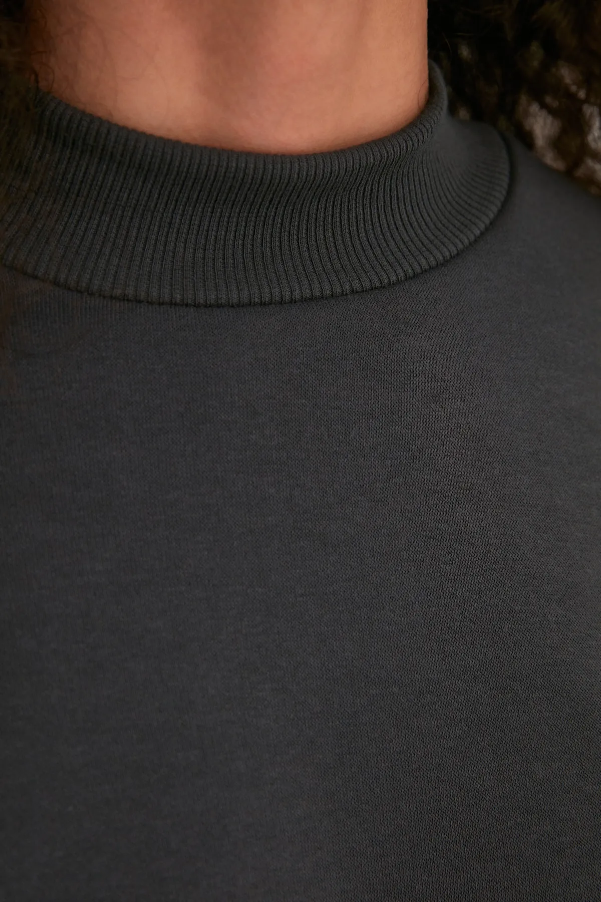 Trendyol Collection  Anthrazit Dickes Innenfleece Stehkragen Entspannte/Bequeme Passform Strick-Sweatshirt TWOAW20SW0584