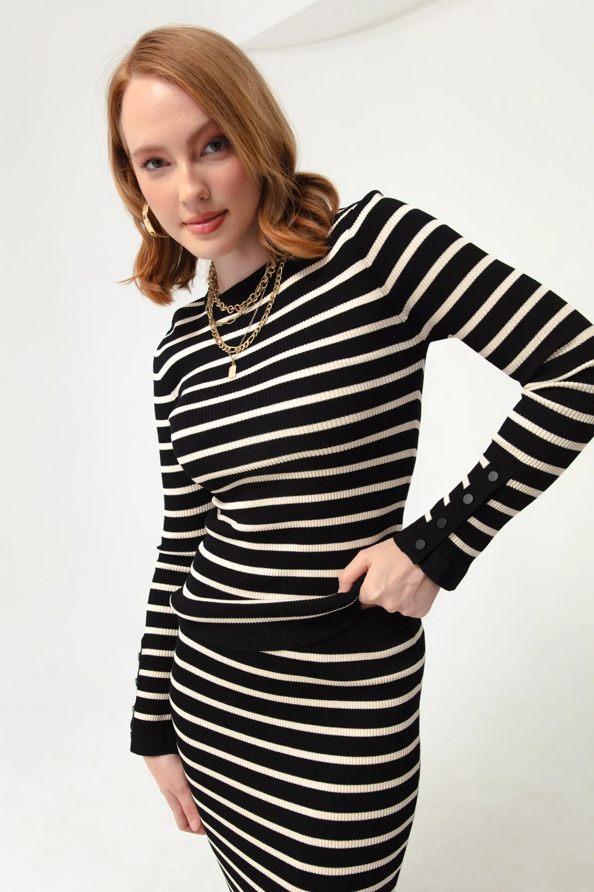Lafaba  Damen-Strickset mit schwarzem Rock und Streifenmuster