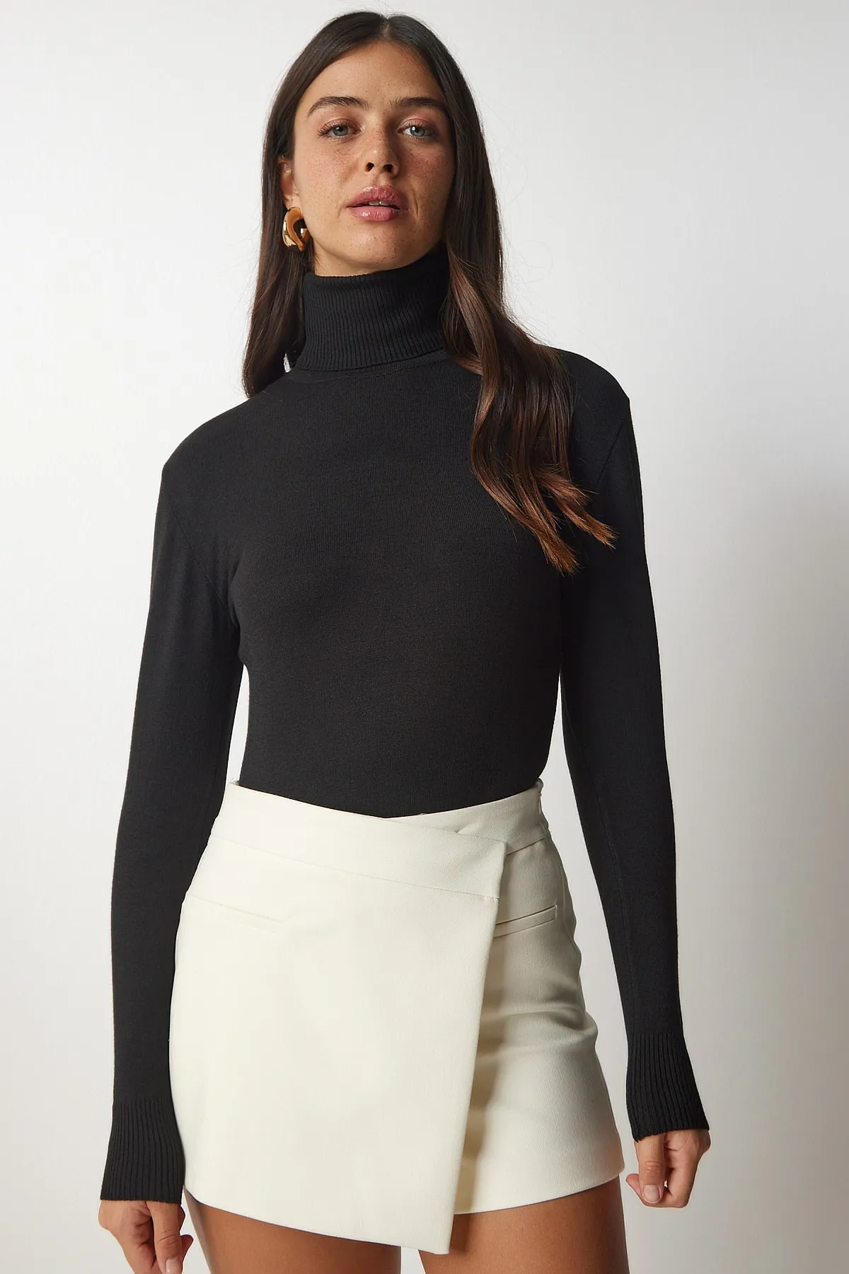 Happiness İstanbul  Schwarzer Rollkragenpullover aus Rippstrick für Damen bv00087