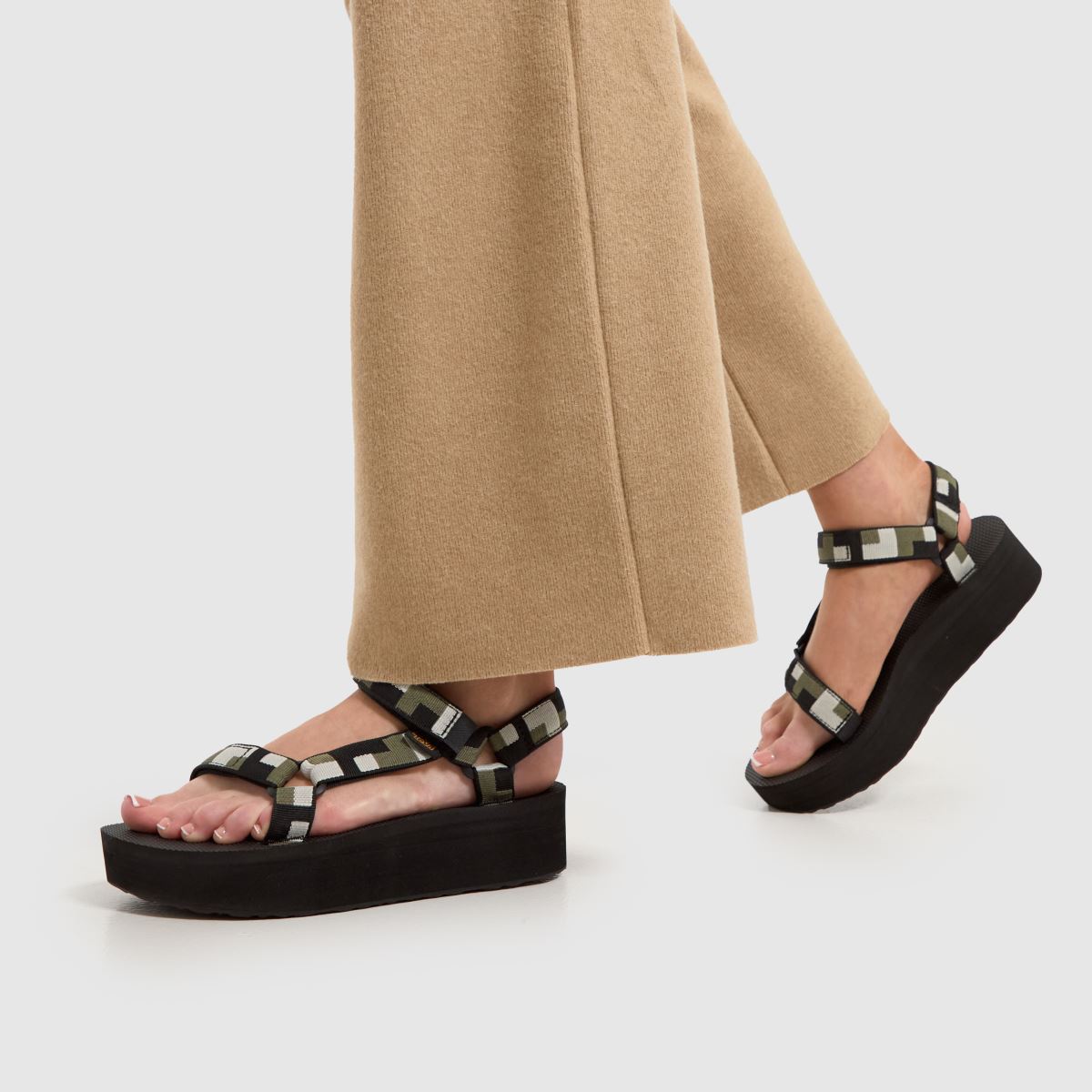 Teva – Svarta universalsandaler med plattform i flera färger