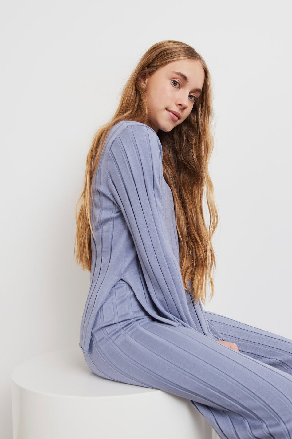 Y knitted slit top
