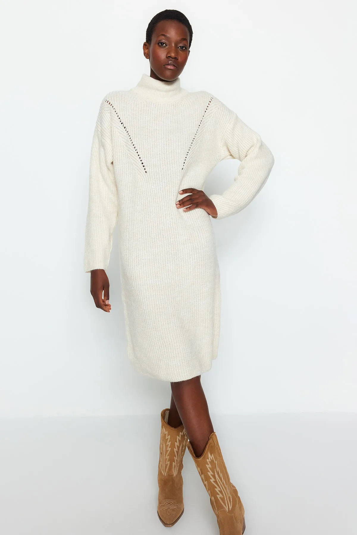 Trendyol Collection  Steinfarbenes Mini-Strickkleid mit hohem Kragen TWOAW24EL00058