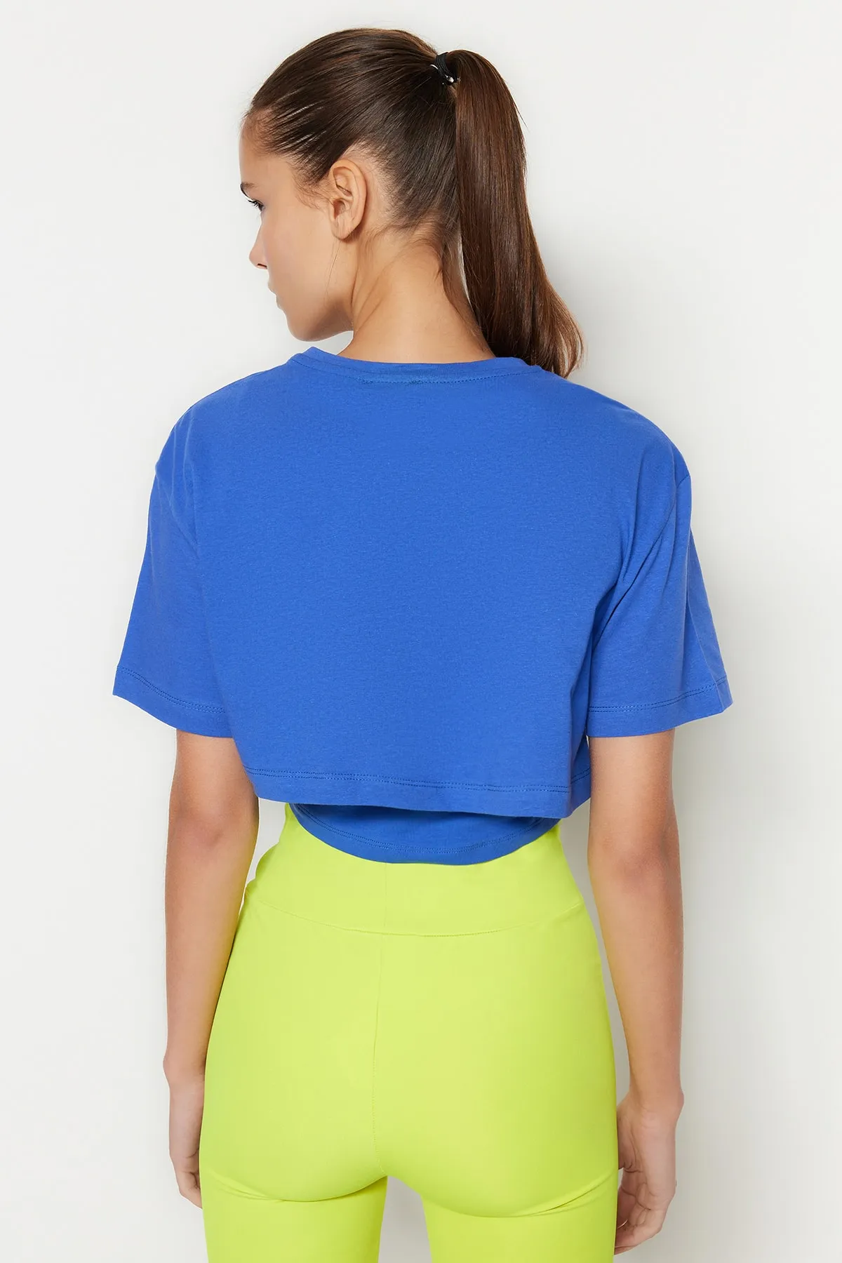 Trendyol Collection  Blaues Crop 2-lagiges gestricktes Sport-T-Shirt THMSS23TS00001