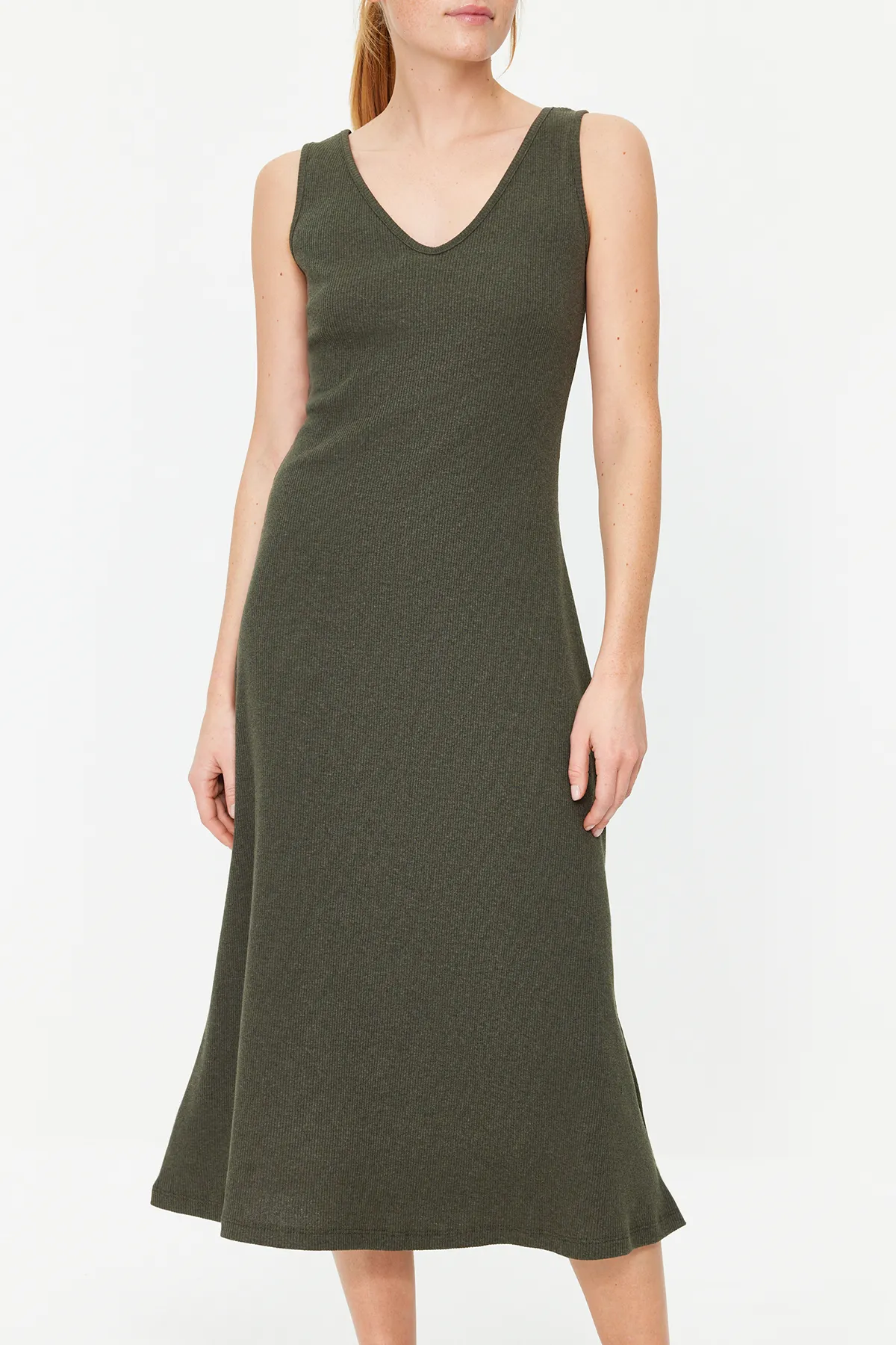 Trendyol Collection  Khakifarbenes, geripptes Midi-Strickkleid in A-Linie TWOSS22EL2964