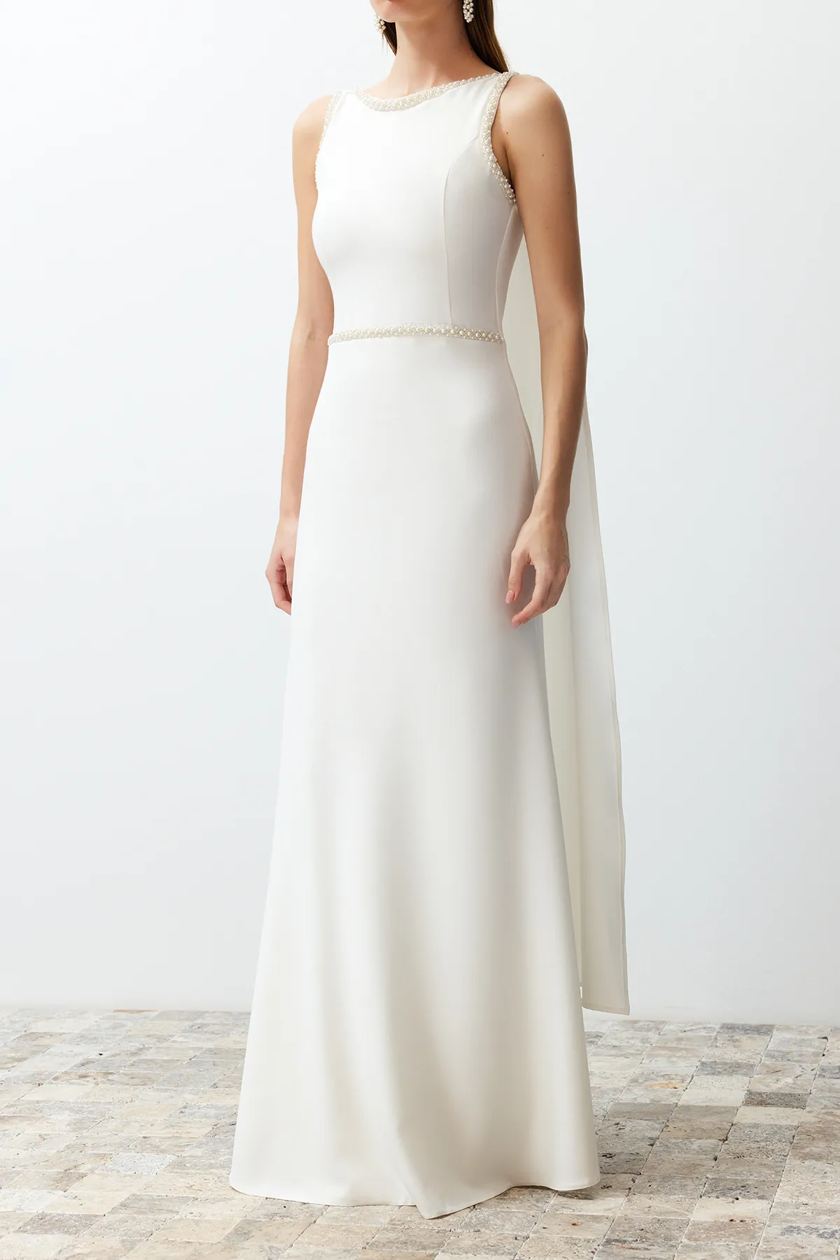 Trendyol Collection  Weißes Braut-Hochzeits-/Nikah-langes Abendkleid mit Perlendetails TPRSS24AE00043