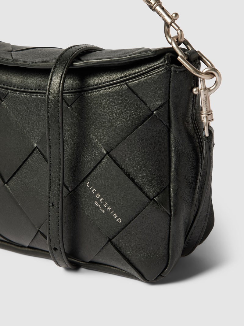 Umhängetasche mit Label-Detail Modell 'ALESSA' in schwarz