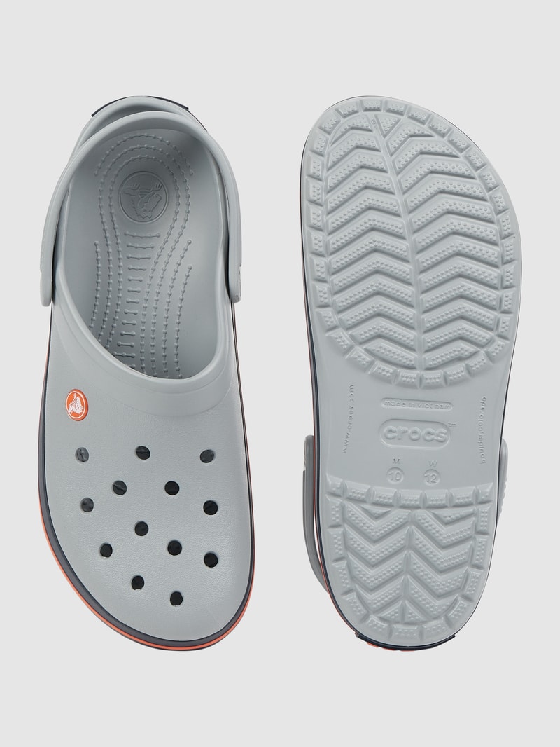 Clogs mit Luftlöchern in hellgrau