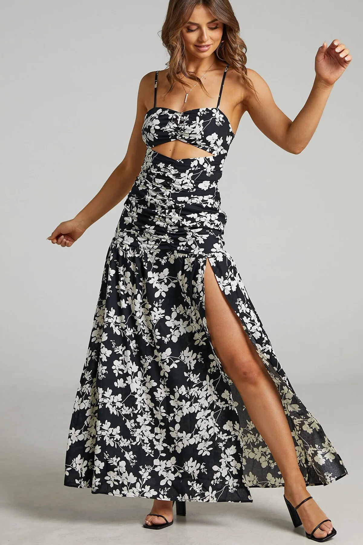Madmext  Schwarzes, langes, gemustertes, tief ausgeschnittenes Damenkleid Mg1420