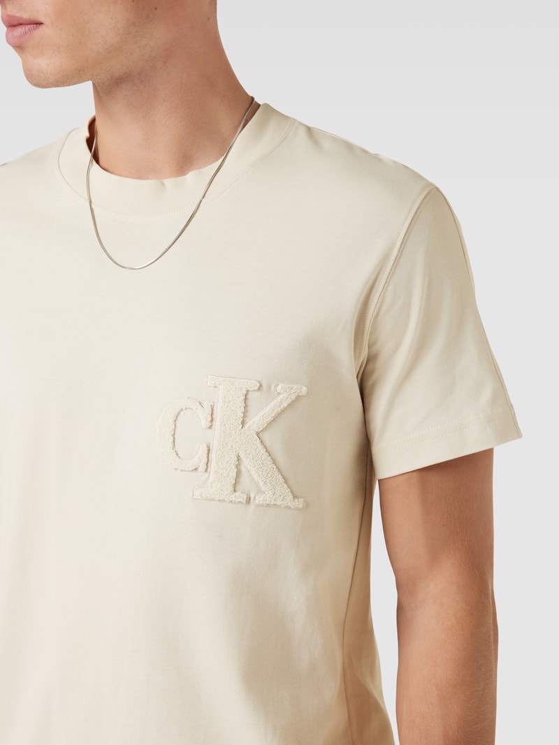 T-Shirt mit Label-Detail Modell 'CHENILLE' in beige