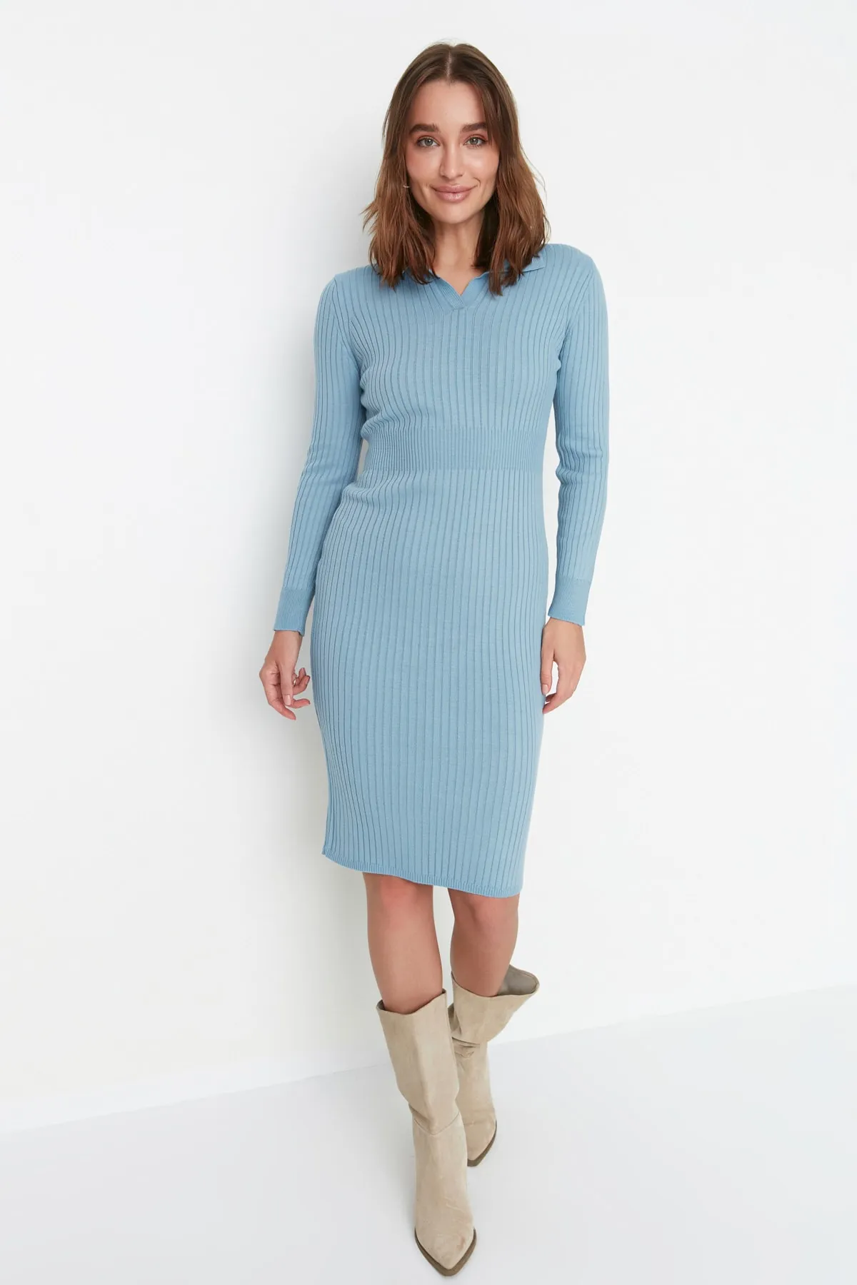 Trendyol Collection  Blau Blaues Midi-Strickkleid mit Rollkragen TWOAW22EL1376 Kleid TWOAW22EL1376
